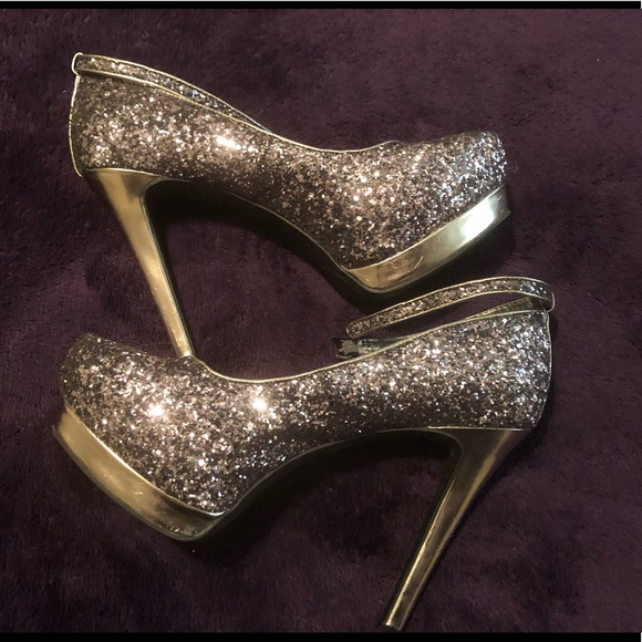 Shoes - Picture 3 of 7